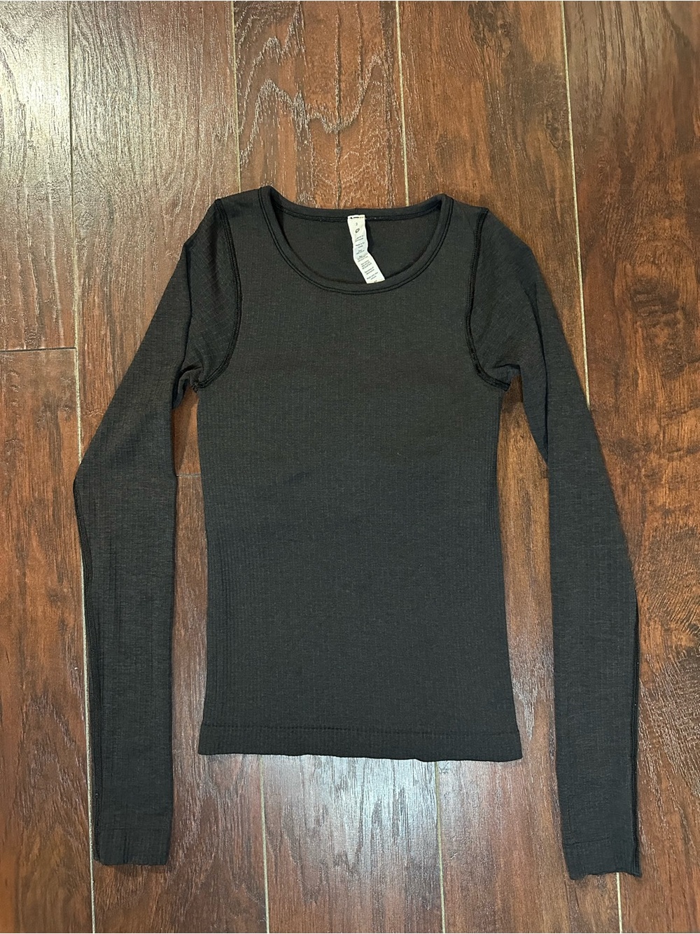 Lululemon Ebb to Street Size 2 Waist-Length
Long Sleeve Shirt Black